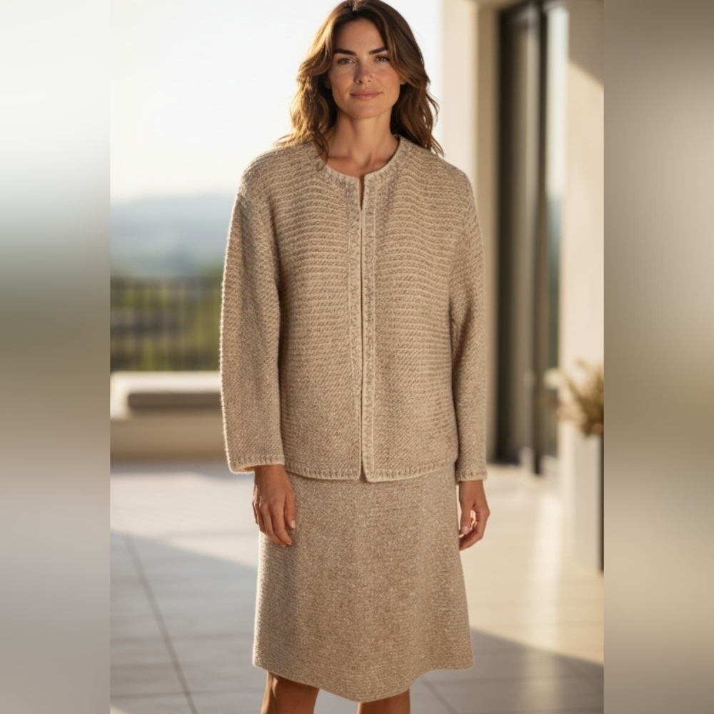 St. John Textured Knit Skirt Suit Set Cardigan Jacket & Pencil Skirt Two Piece